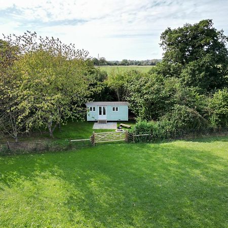 Great Ashley Farm Bed And Breakfast & Shepherds Huts Bradford-On-Avon Ngoại thất bức ảnh