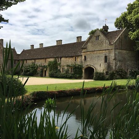 Great Ashley Farm Bed And Breakfast & Shepherds Huts Bradford-On-Avon Ngoại thất bức ảnh