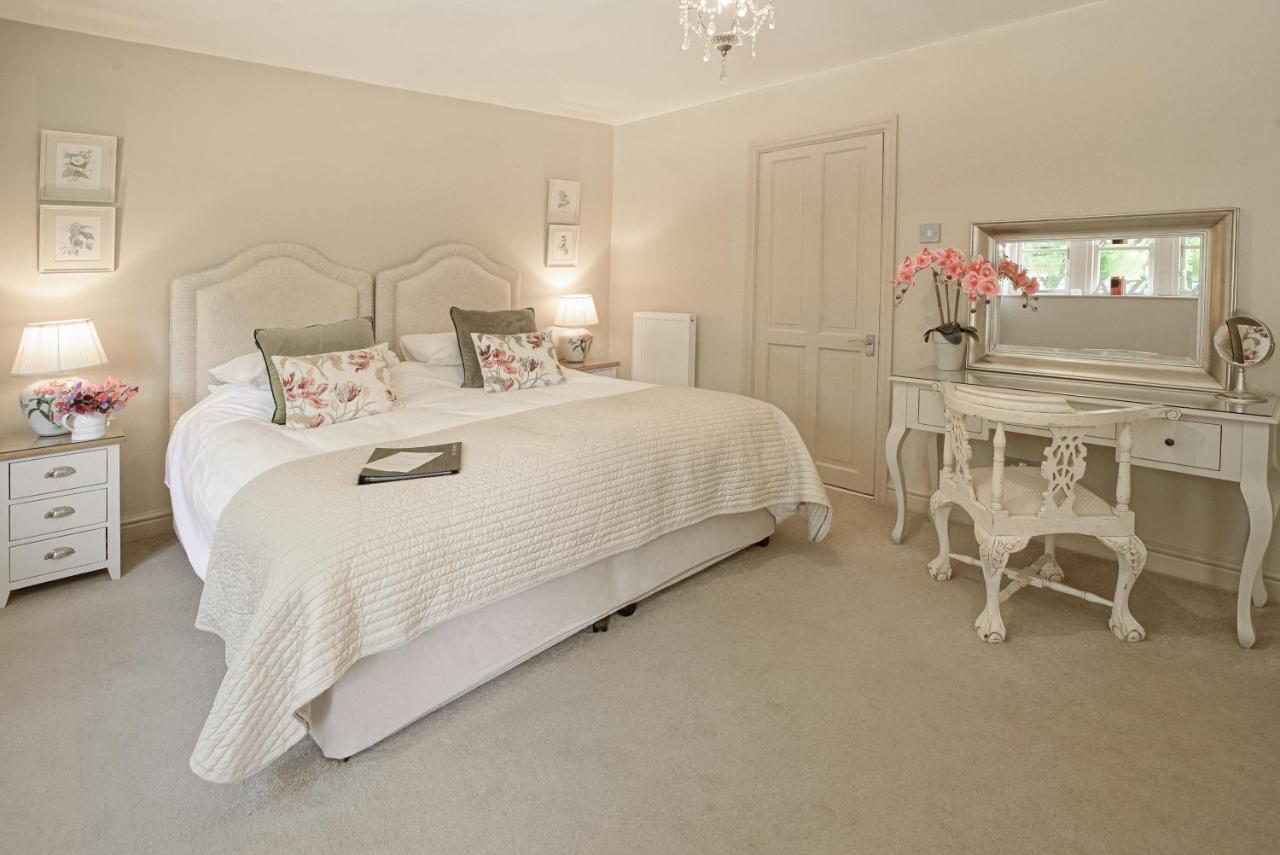 Great Ashley Farm Bed And Breakfast & Shepherds Huts Bradford-On-Avon Ngoại thất bức ảnh