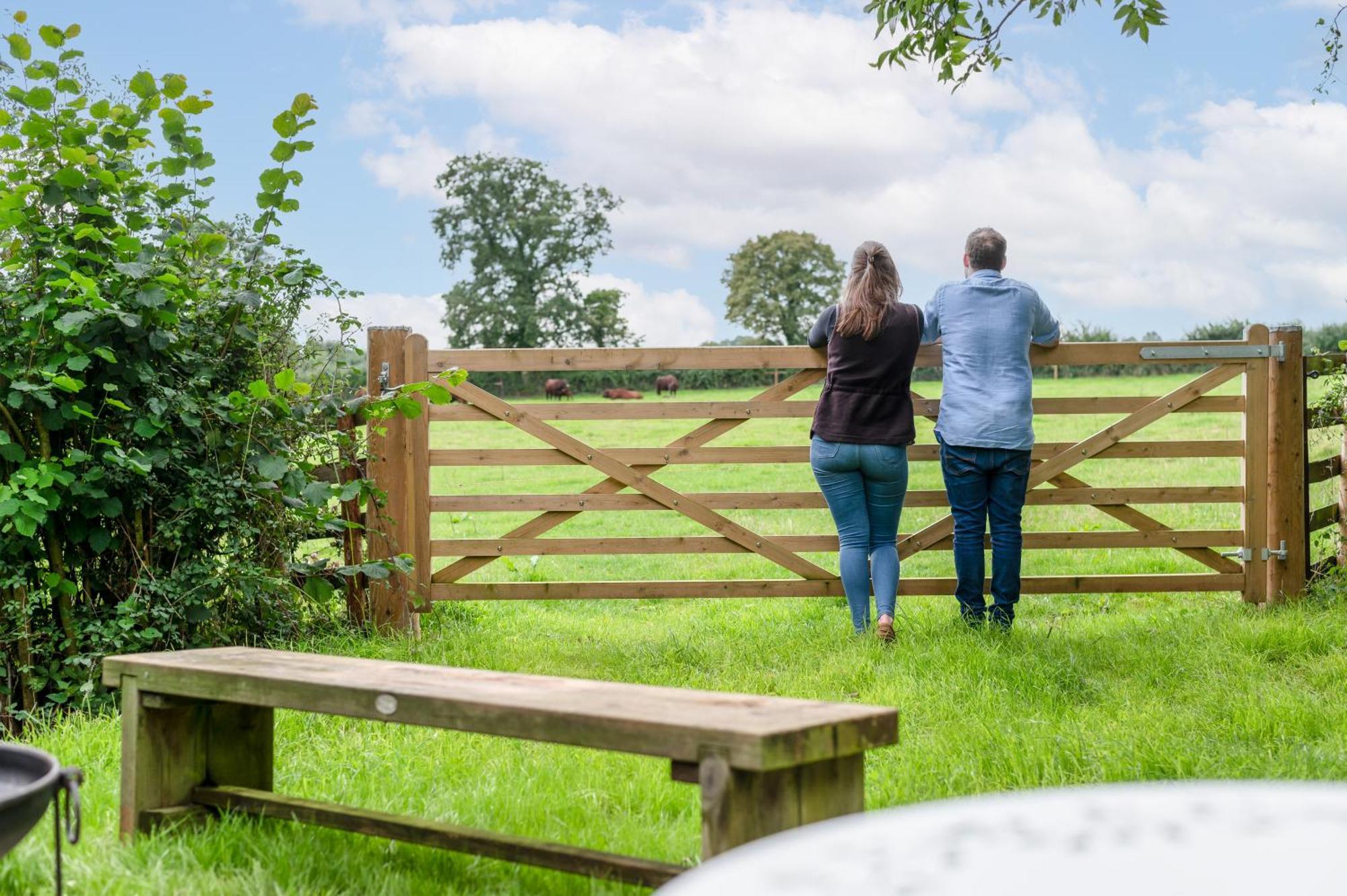 Great Ashley Farm Bed And Breakfast & Shepherds Huts Bradford-On-Avon Ngoại thất bức ảnh