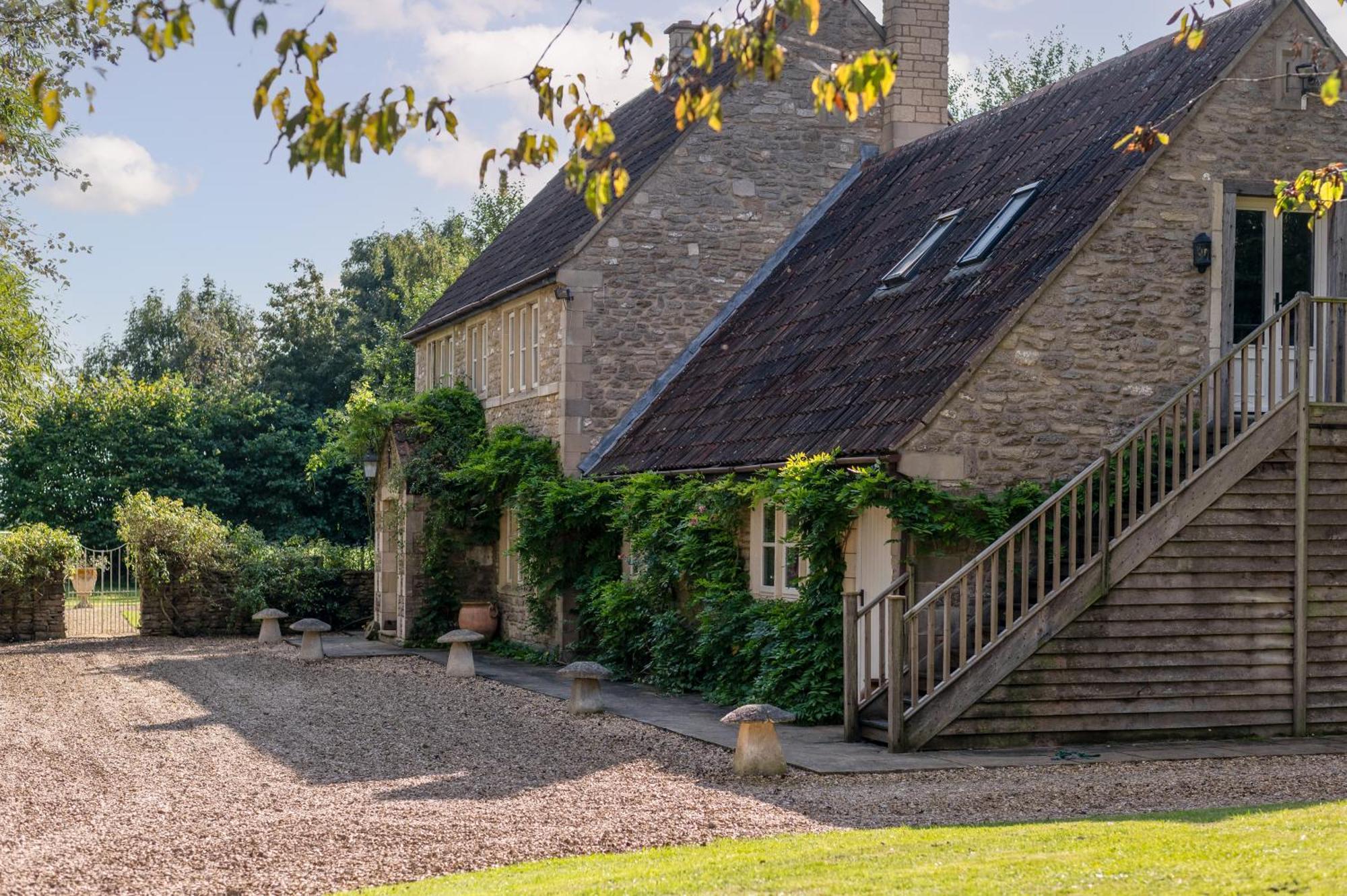 Great Ashley Farm Bed And Breakfast & Shepherds Huts Bradford-On-Avon Ngoại thất bức ảnh