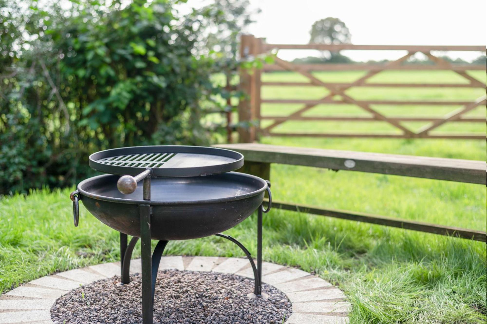 Great Ashley Farm Bed And Breakfast & Shepherds Huts Bradford-On-Avon Ngoại thất bức ảnh