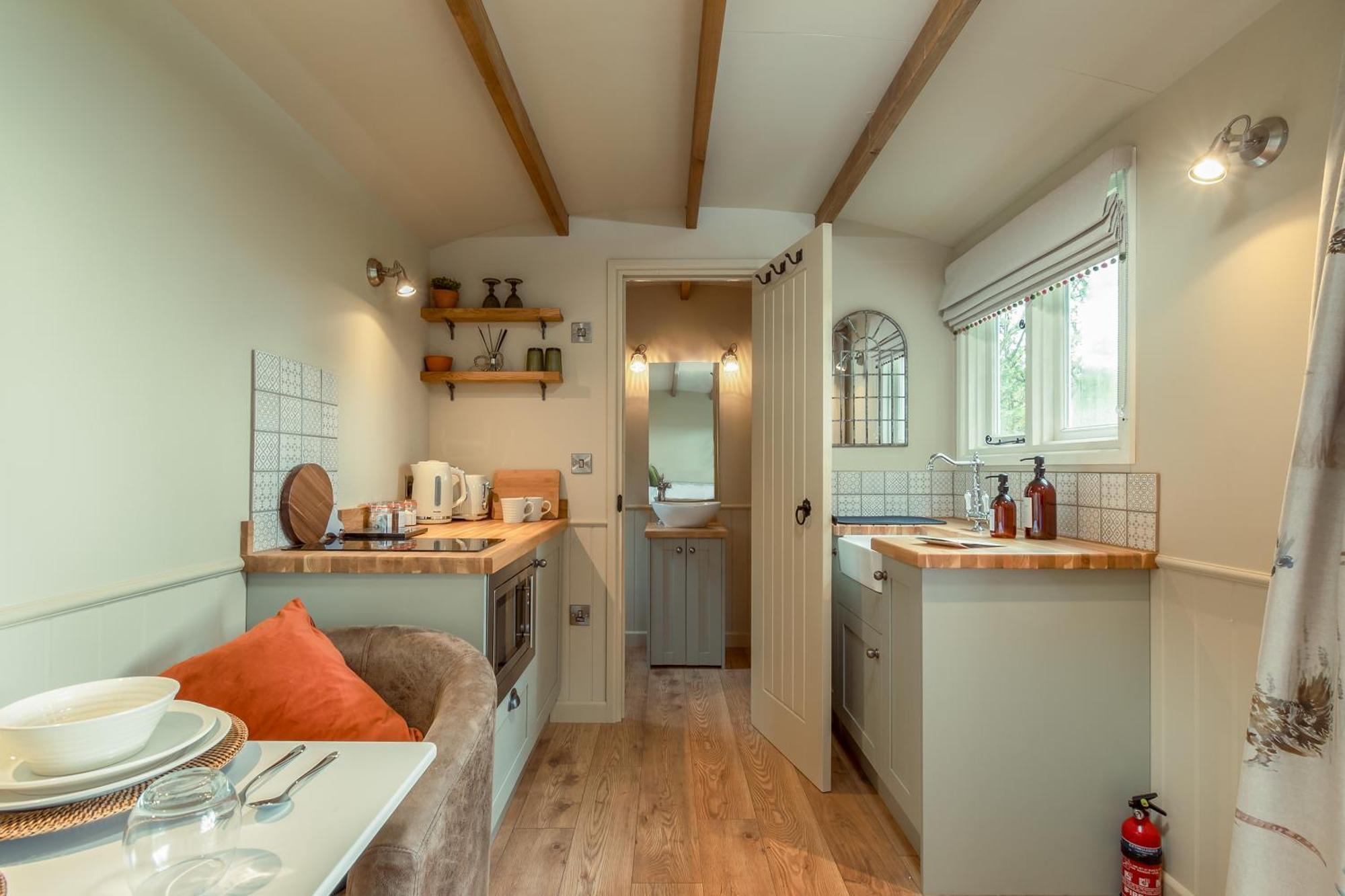 Great Ashley Farm Bed And Breakfast & Shepherds Huts Bradford-On-Avon Ngoại thất bức ảnh