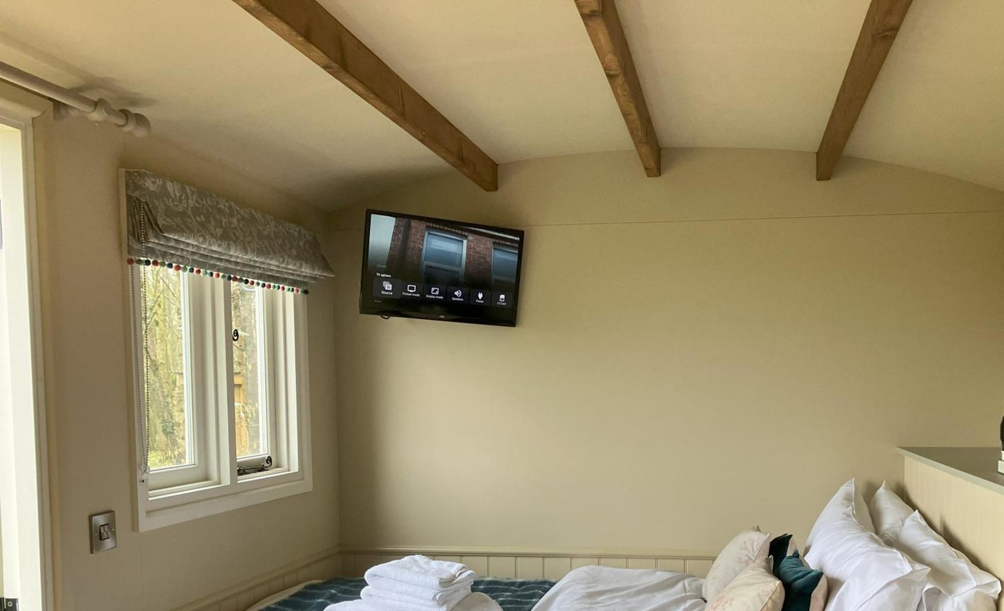 Great Ashley Farm Bed And Breakfast & Shepherds Huts Bradford-On-Avon Ngoại thất bức ảnh