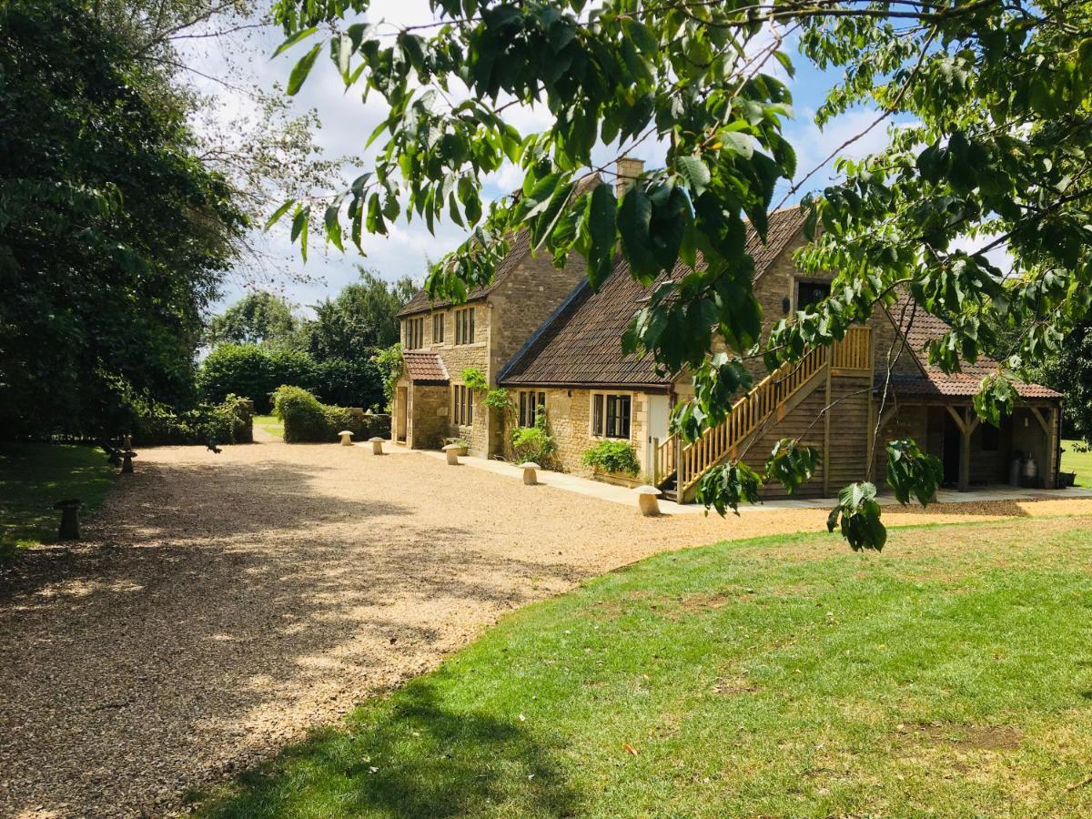 Great Ashley Farm Bed And Breakfast & Shepherds Huts Bradford-On-Avon Ngoại thất bức ảnh